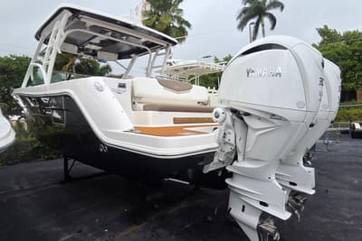 BOATZON | Robalo R317 Dual Console 2023