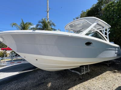 BOATZON | Robalo R317 Dual Console 2024