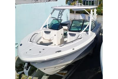 BOATZON | Robalo R317 Dual Console 2024