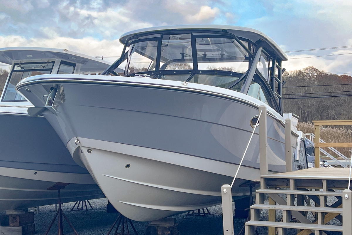 2026 Robalo R317 Dual Console - Sold Boat