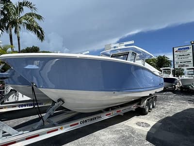 BOATZON | Robalo R360 Center Console 2025