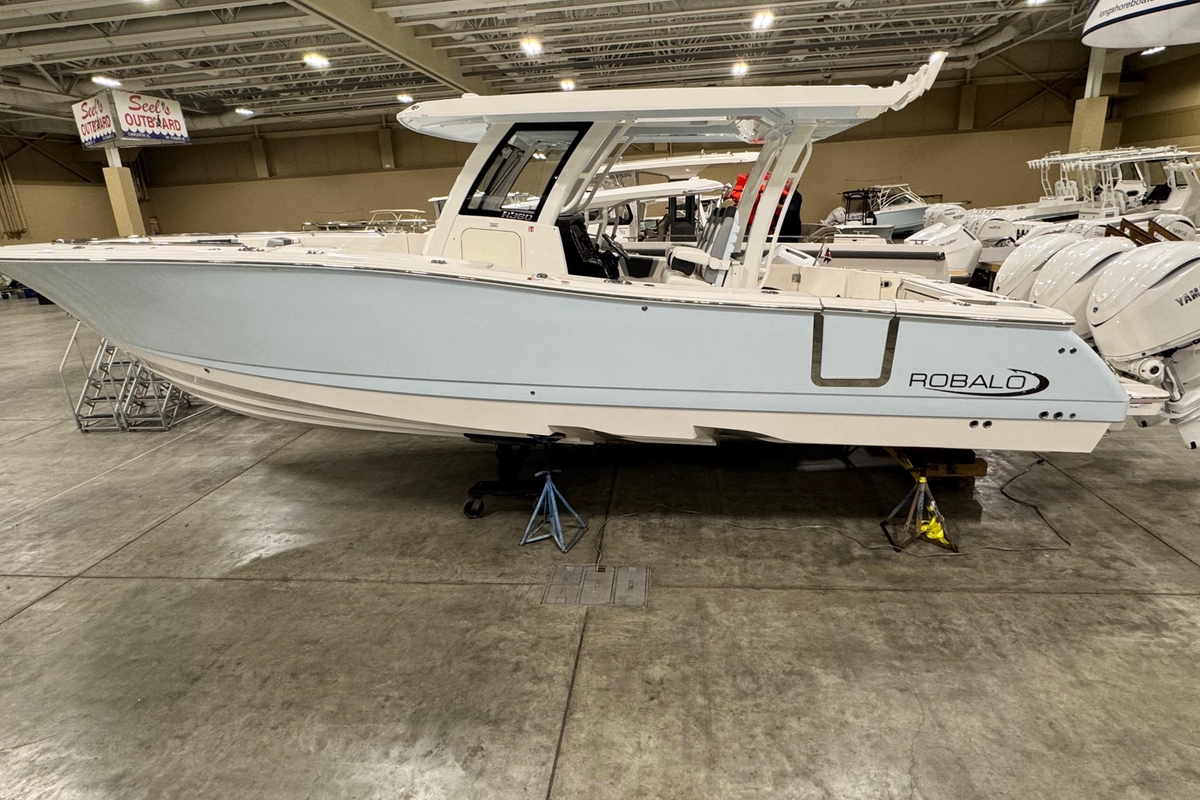 2026 Robalo R360 Center Console - Sold Boat