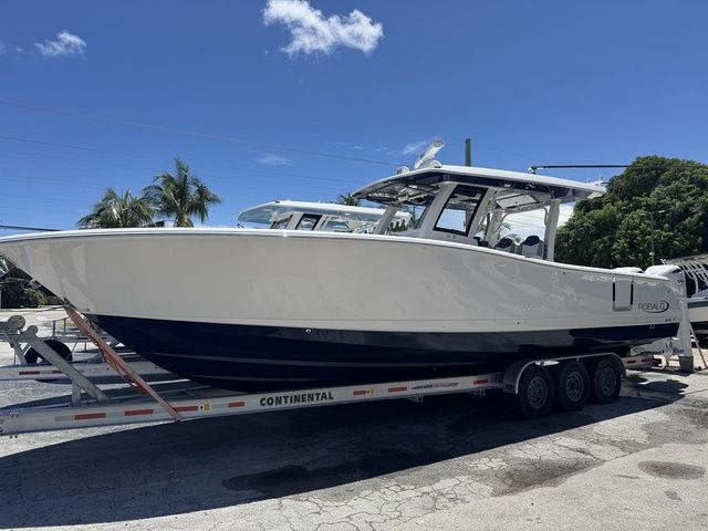 2026 Robalo R360CC - Sold Boat