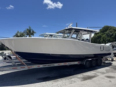 BOATZON | Robalo R360CC 2026