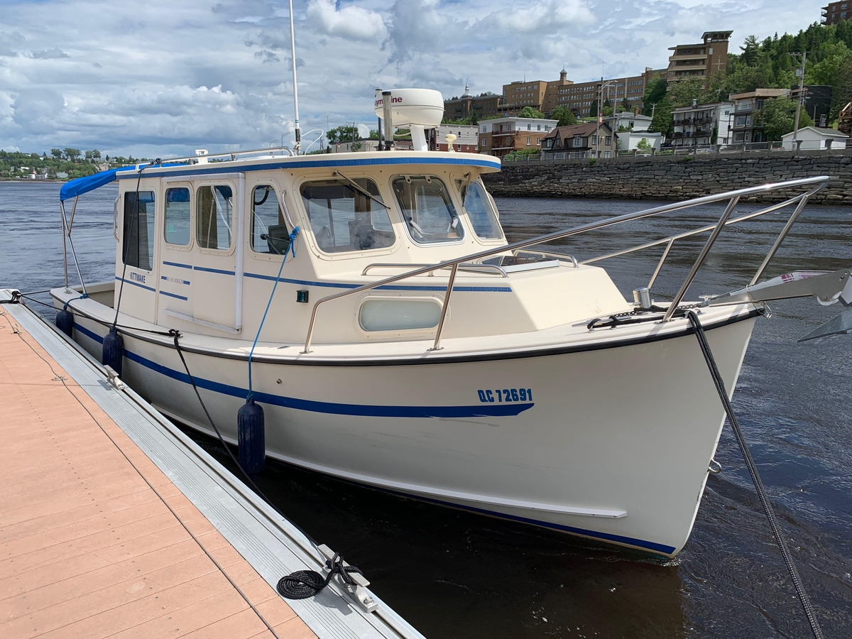 2000 Rosborough 246 SEDAN CRUISER DIESEL - Sold Boat