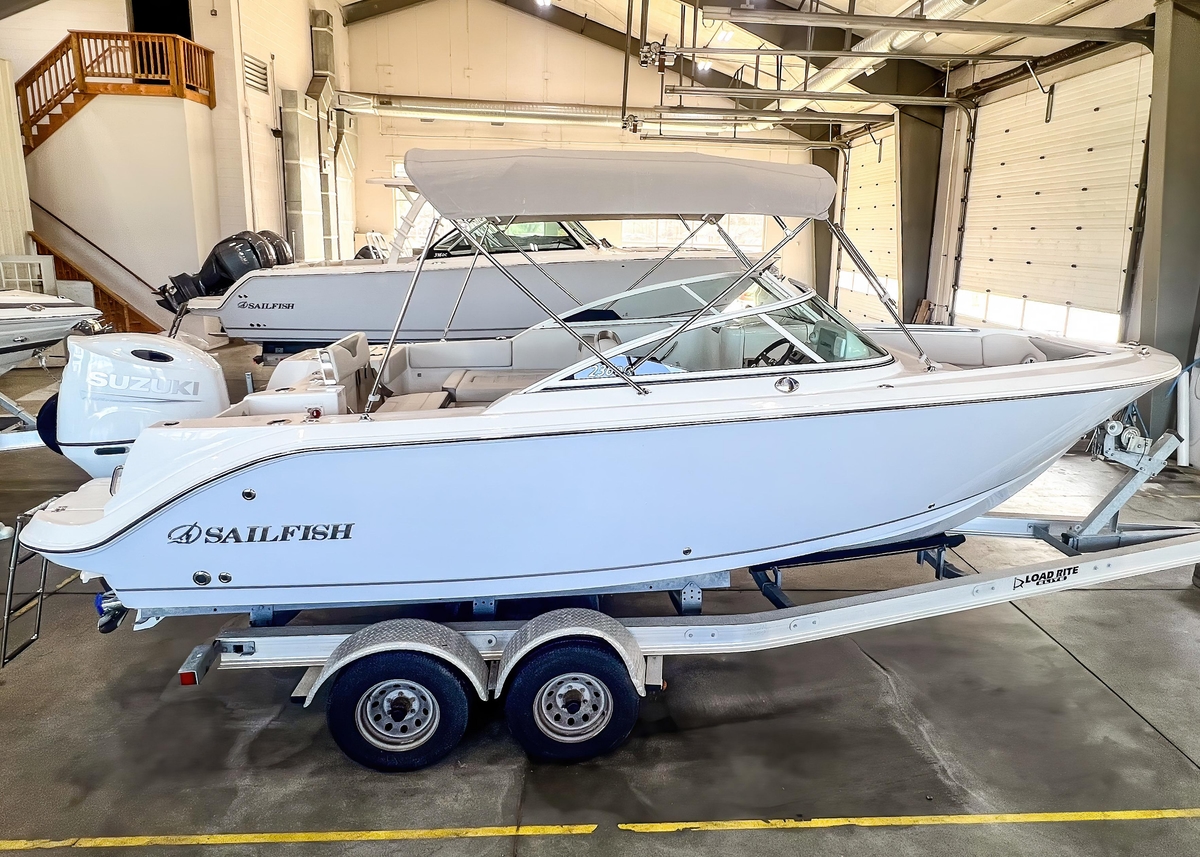 2025 Sailfish 236 DC - Sold Boat