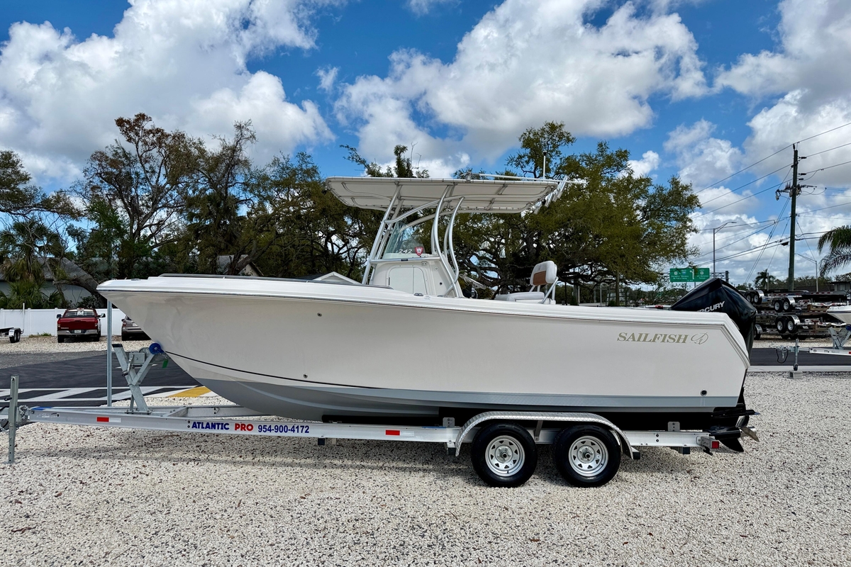 2021 Sailfish 242 CC - Sold Boat