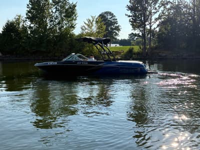 BOATZON | Sanger Ski Boats V215 2016