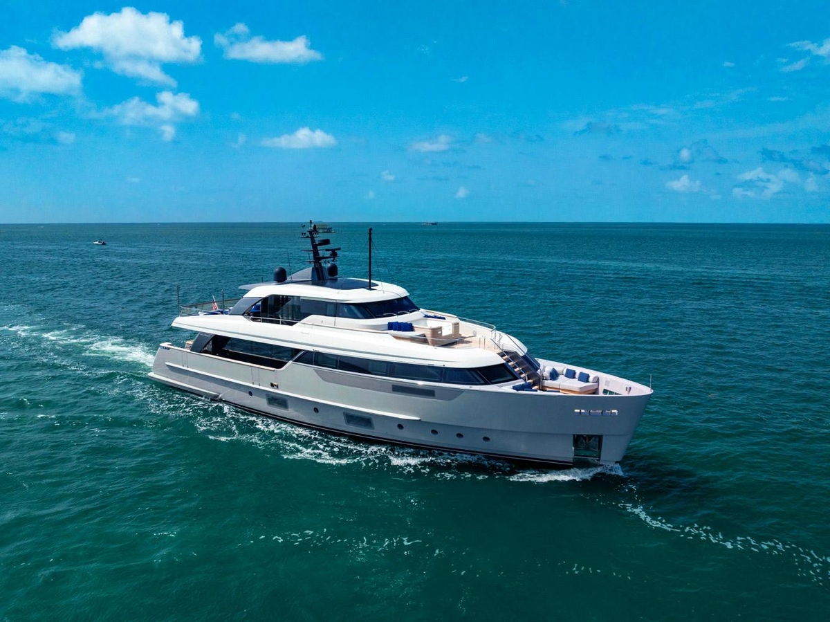2022 Sanlorenzo SD96 - Sold Boat