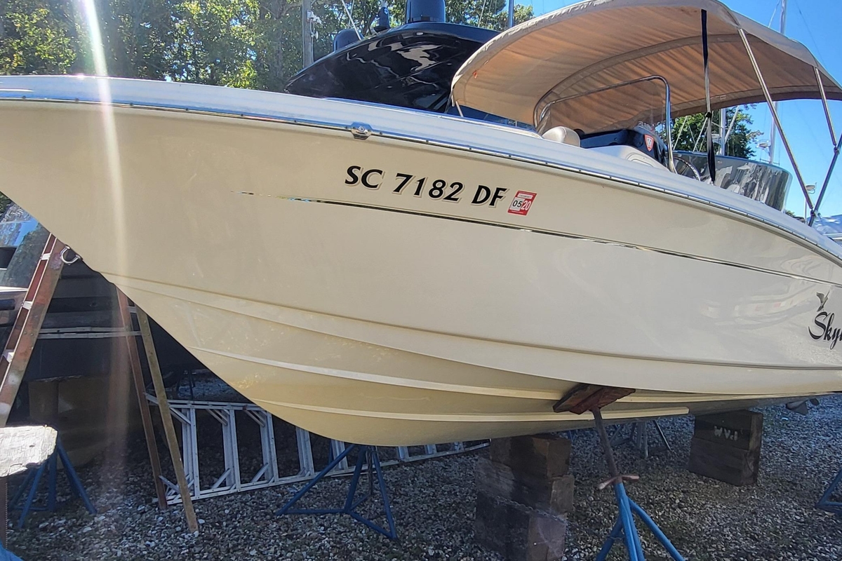 2017 Scout 215 XSF - Sold Boat