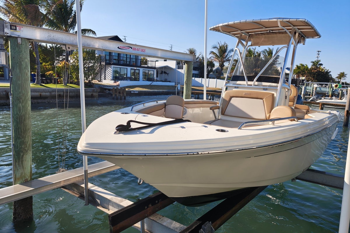 2020 Scout 215 XSF - Sold Boat