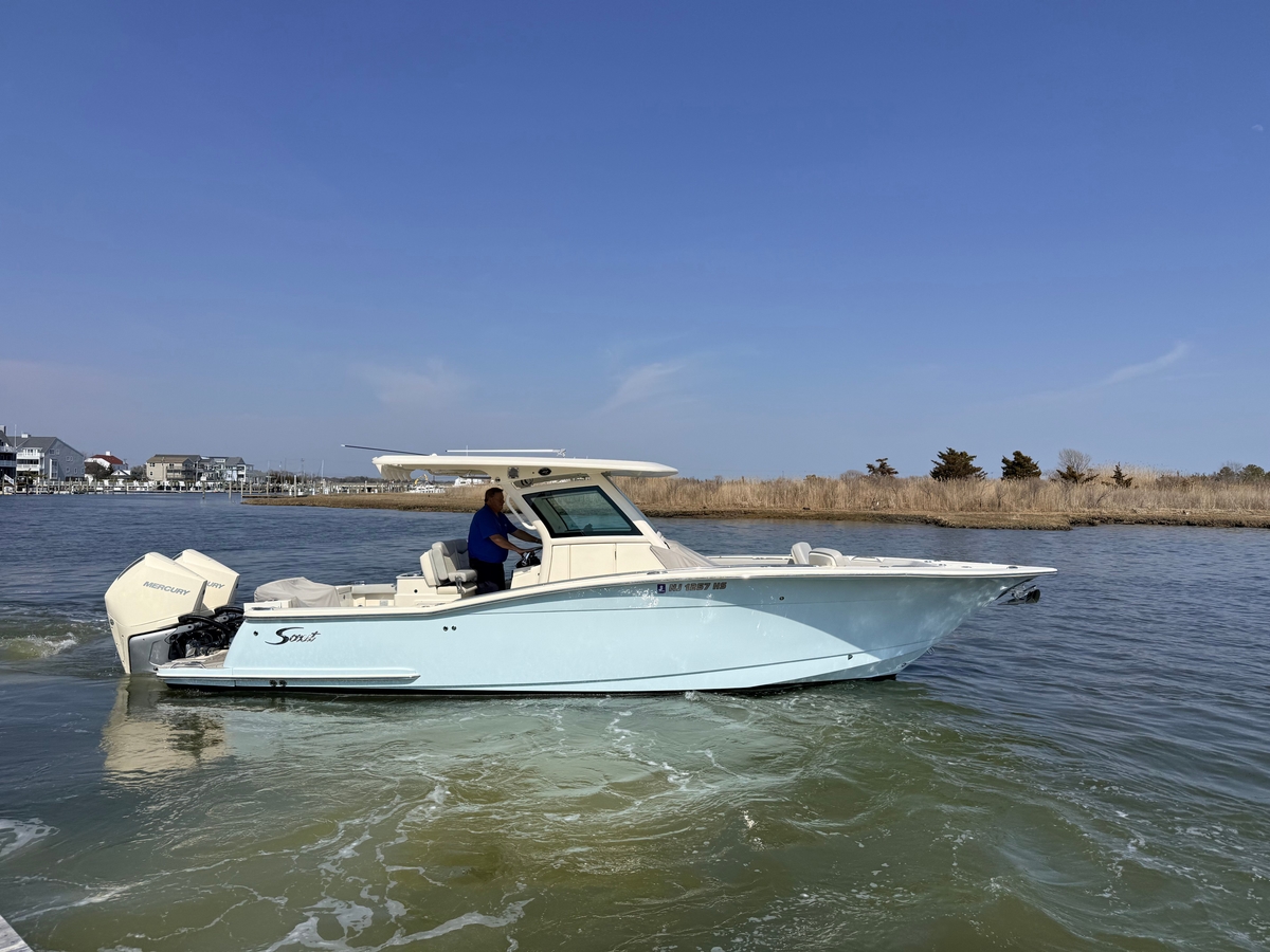 2023 Scout 305 LXF - Sold Boat