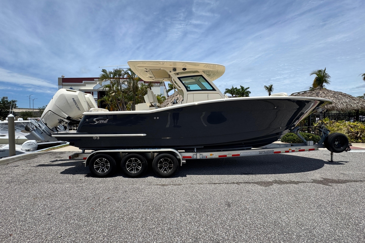 2025 Scout 305 LXF - Sold Boat