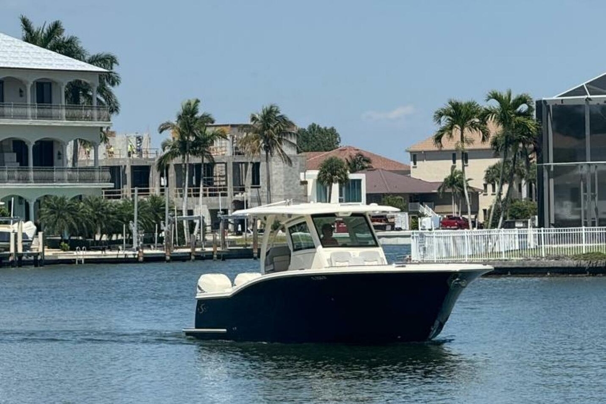 2021 Scout 330 LXF - Sold Boat