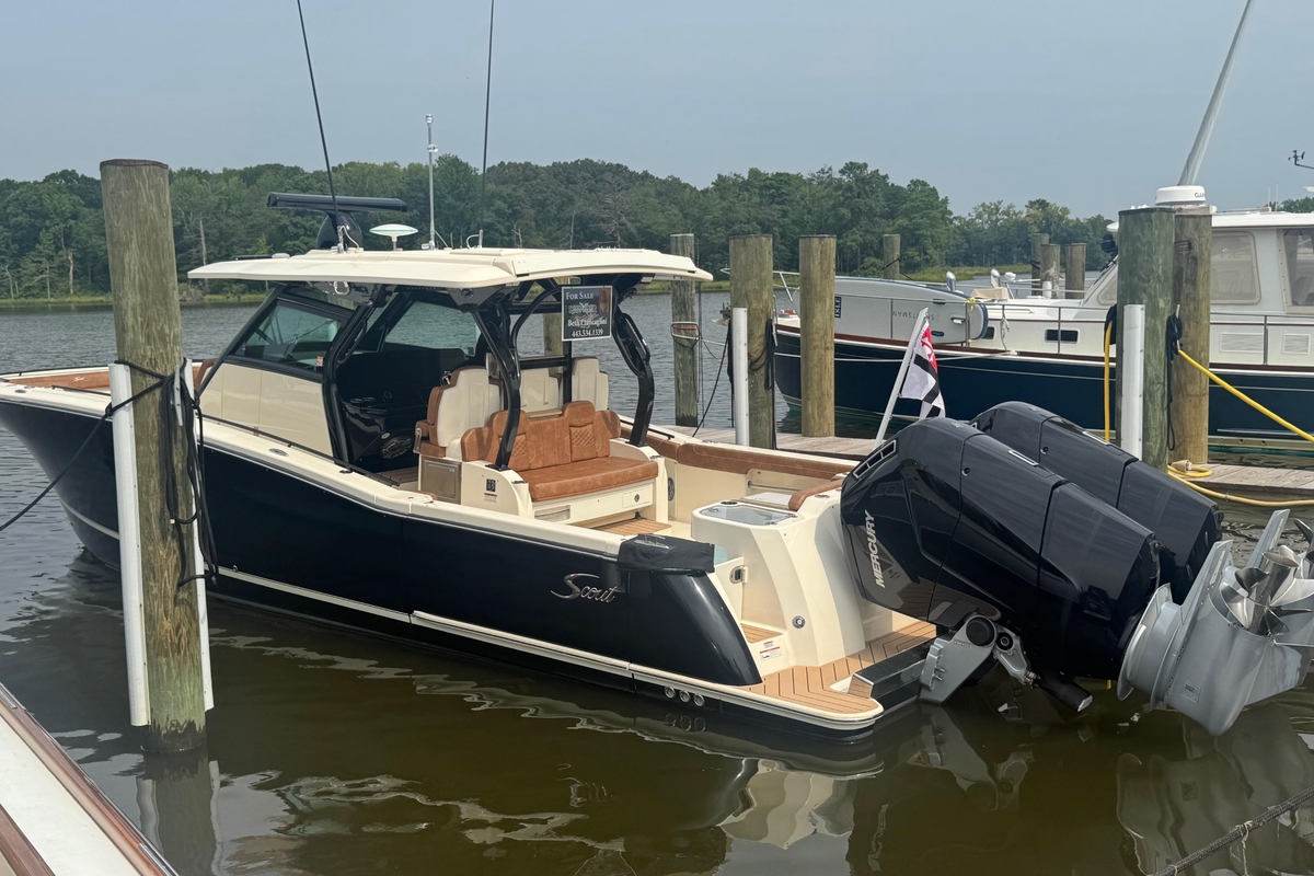 2023 Scout 400 LXF - Sold Boat