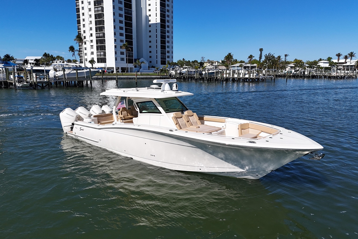 2025 Scout 400 LXF - Sold Boat