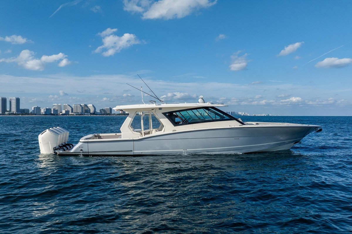 2023 Scout 530 LXF - Sold Boat