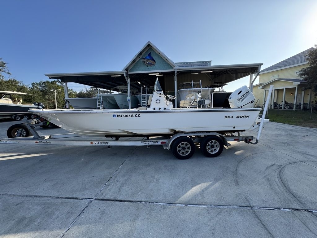 2021 Sea Born FX24 Bay - Sold Boat