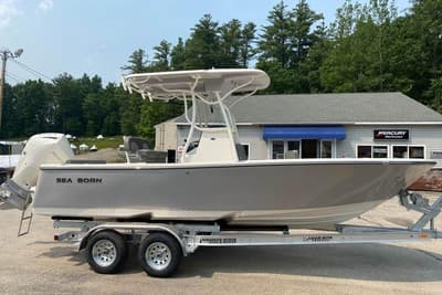 BOATZON | Sea Born LX22 Center Console 2023