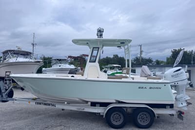 BOATZON | Sea Born LX22 Center Console 2026