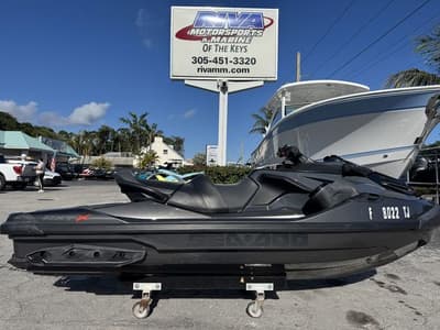 BOATZON | Sea-Doo RXTX 300 Premium Triple Black 2022 BOATZON | Sea-Doo RXTX 300 Premium Triple Black 2022