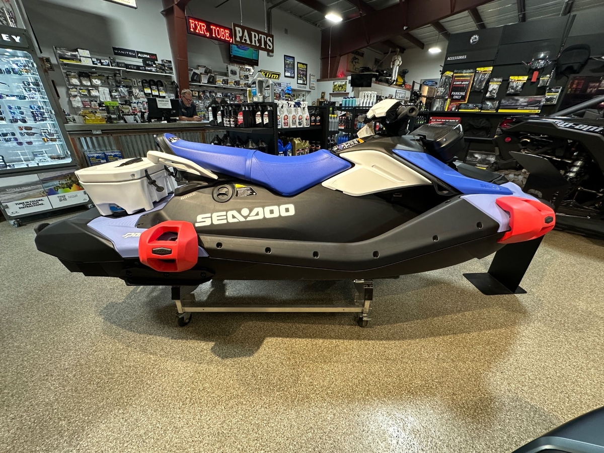 Sea-Doo Spark for 3 90 hp Convenience package with iBR and audio in option 2025