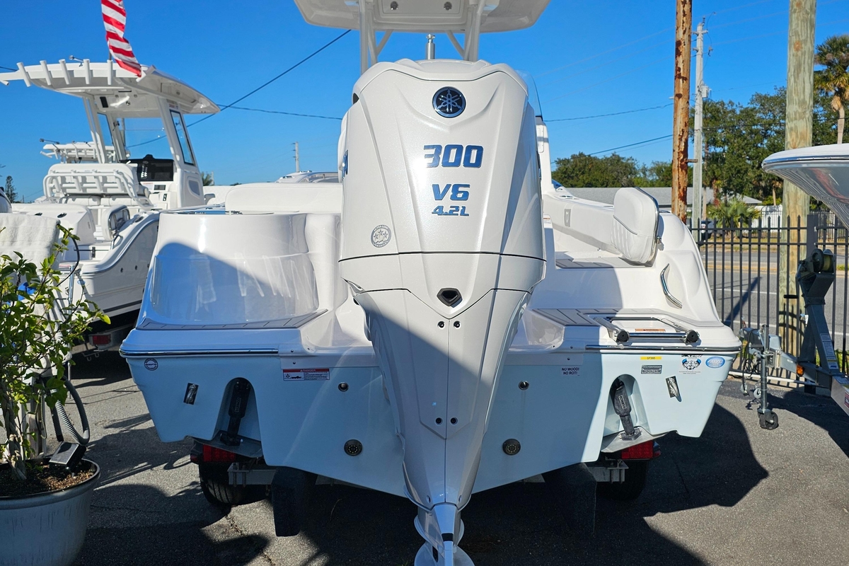 Sea Fox 248 Side Console 2025