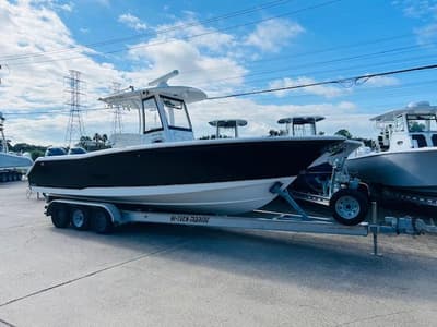 BOATZON | Sea Hunt Gamefish 27 Coffin Box 2019