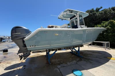BOATZON | Sea Hunt Gamefish 27 Coffin Box 2021