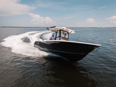 BOATZON | Sea Hunt Gamefish 30 Coffin Box 2022