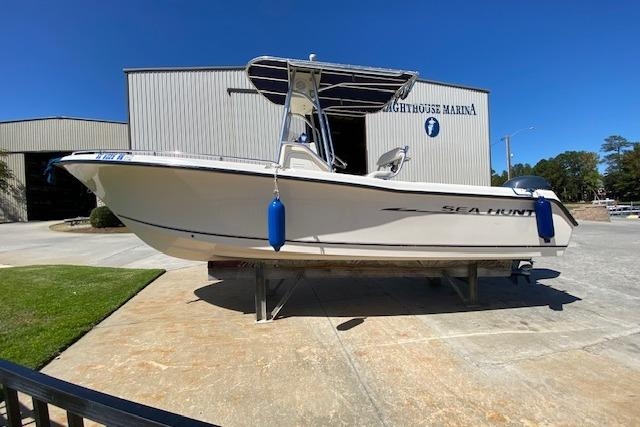 2004 Sea Hunt Triton 220 - Sold Boat