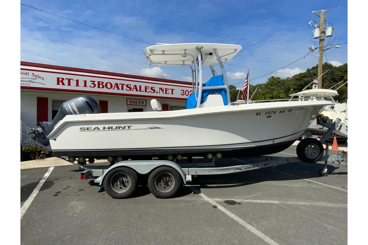 Sea Hunt Triton 220 2008
