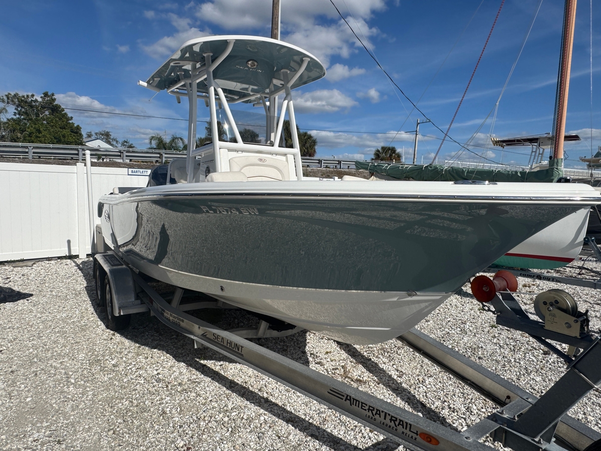 2021 Sea Hunt Ultra 219 - Sold Boat