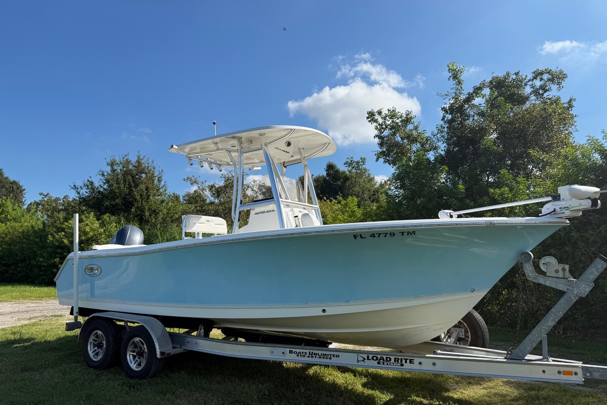 2017 Sea Hunt Ultra 234 - Sold Boat