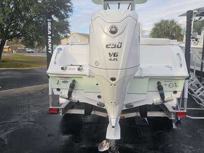 BOATZON | Sea Hunt Ultra 235 SE 2026