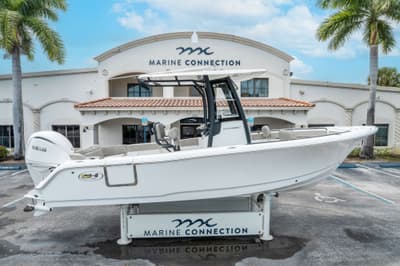 BOATZON | Sea Hunt Ultra 235 SE 2026