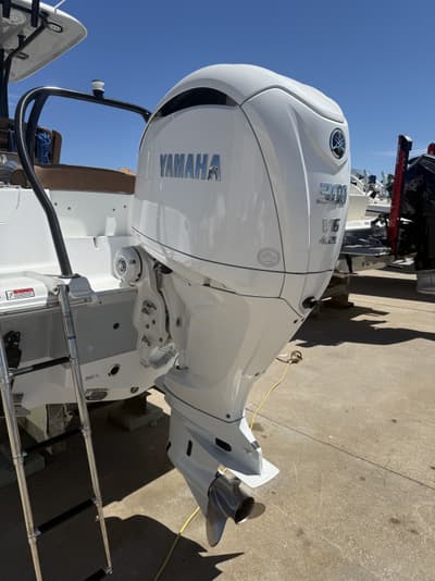 BOATZON | Sea Hunt ULTRA 239 SE 2024