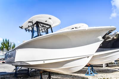 BOATZON | Sea Hunt Ultra 245 SE 2026