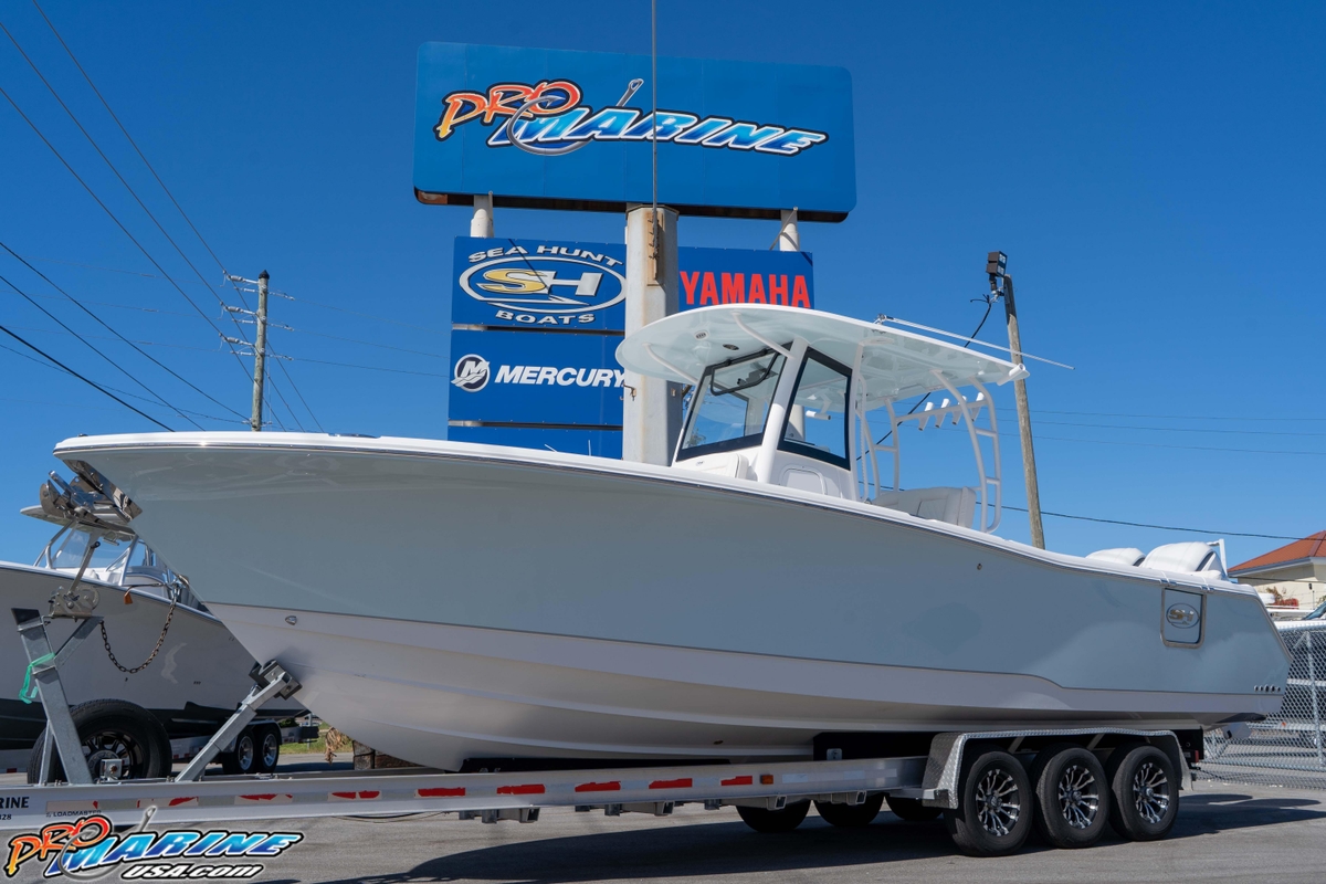 2026 Sea Hunt Ultra 305 Coffin Box - Sold Boat