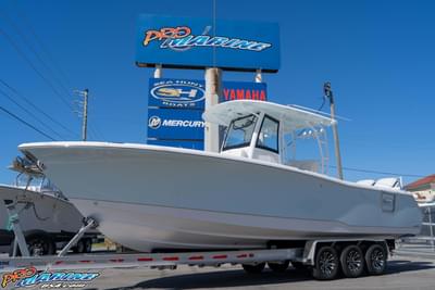 BOATZON | Sea Hunt Ultra 305 Coffin Box 2026 BOATZON | Sea Hunt Ultra 305 Coffin Box 2026
