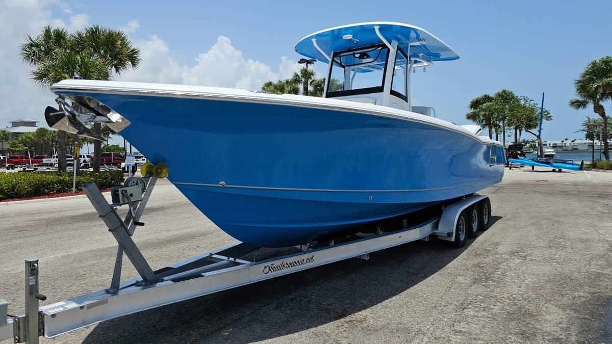 2023 Sea Hunt Ultra 305 SE - Sold Boat
