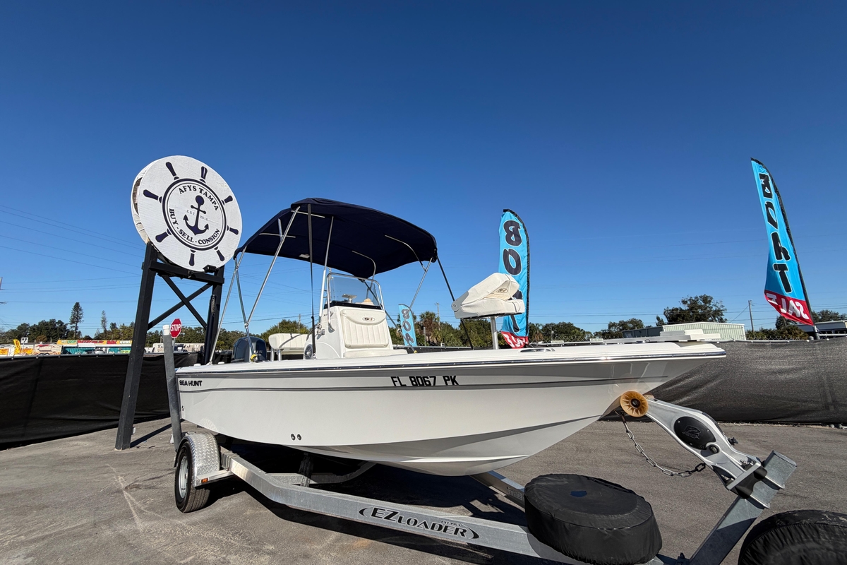 2013 Sea Hunt XP 19 - Sold Boat