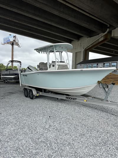 BOATZON | Sea Pro 219 250HP246 HOURSPERFECT SHAPE 2022
