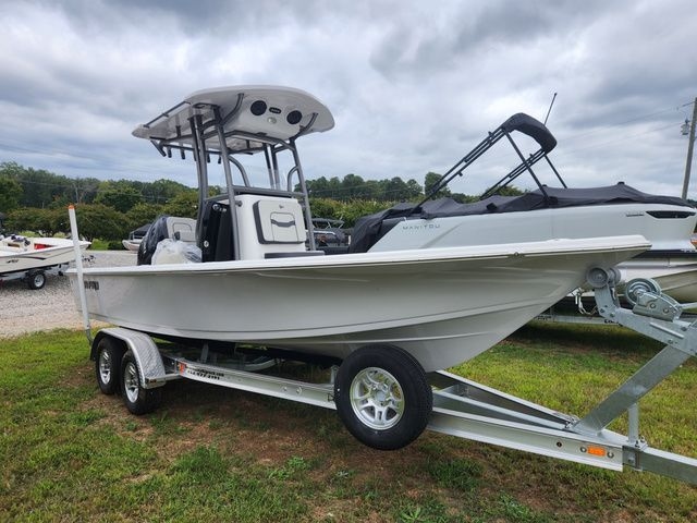 2025 Sea Pro 230 DLX W/200HP - Sold Boat