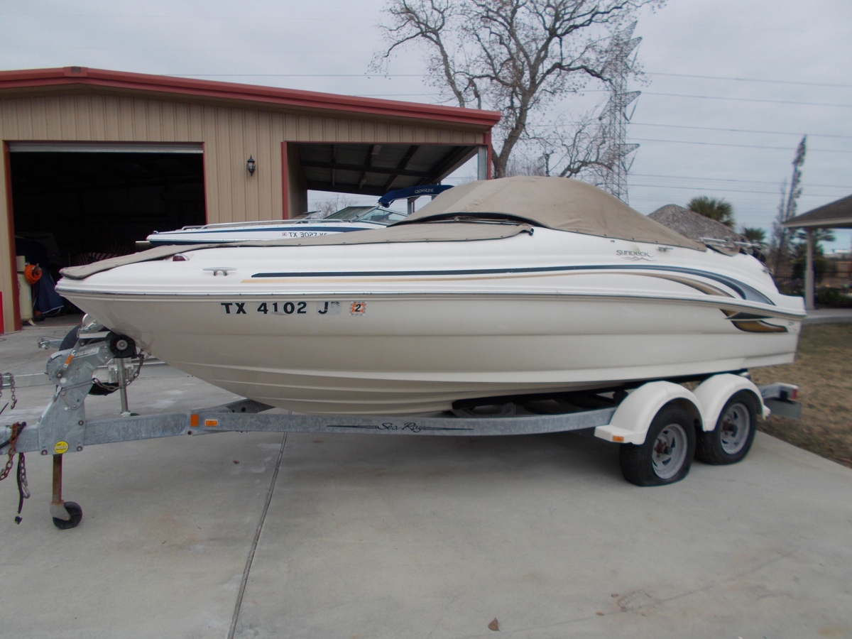 2001 Sea Ray 190 Sundeck - Sold Boat