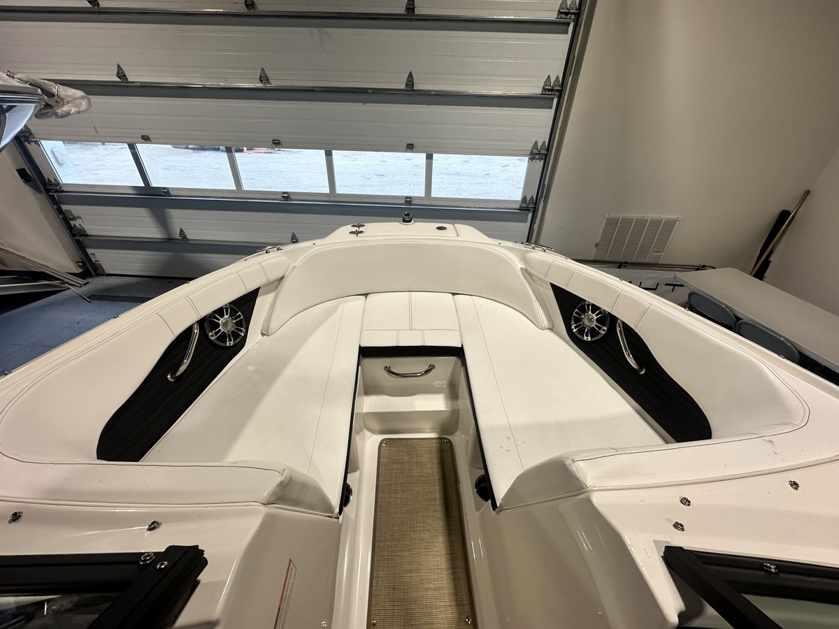 2023 Sea Ray 210 SPX OUTBOARD - Sold Boat