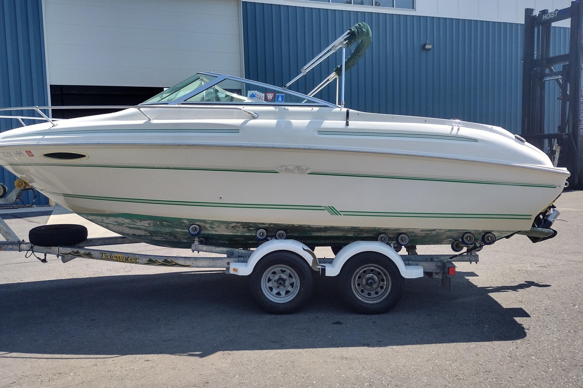 1999 Sea Ray 215 Express Cruiser - Sold Boat