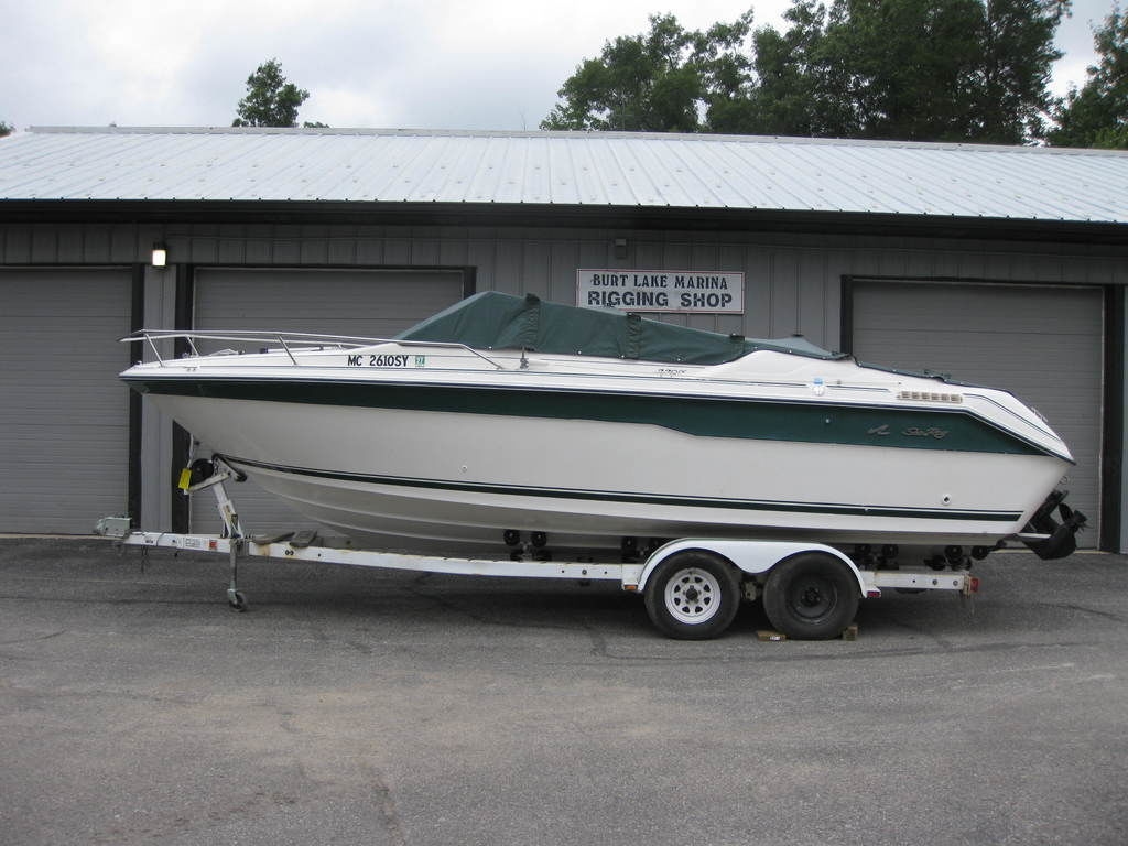 1989 SEA RAY 220 CUDDY 270 HP MERCRUISER IO WTRAILER - Sold Boat