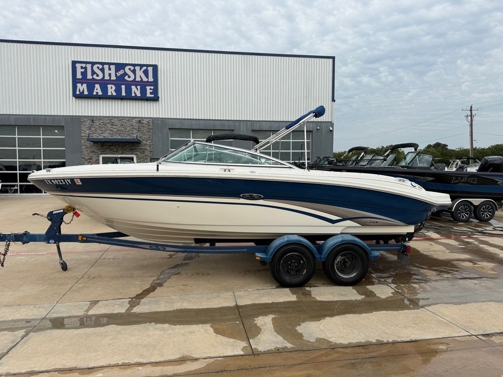 2003 Sea Ray 220 Select - Sold Boat