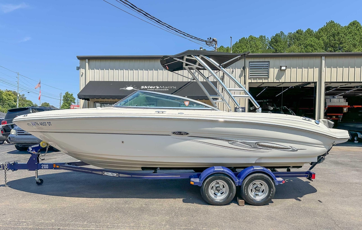 2006 Sea Ray 220 Select - Sold Boat